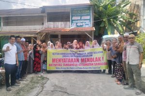 IKSAS Kota Subulussalam menolak keberadaan dan rencana eksplorasi perusahaan tambang emas yang dilakukan PT Mineral Mega Sentosa (PT MMS) dan PT Bersama Sukses Mining (PT BSM) di kawasan pegunungan Samadua. Sikap tersebut disampaikan dalam Pengajian Bulanan IKSAS Kota Subulussalam, Sabtu (22/8/2026). Kegiatan itu dipimpin langsung Ketua IKSAS Kota Subulussalam, dr. Diva Musda, Sp.An, serta dihadiri sejumlah tokoh masyarakat Samadua yang berdomisili di Subulussalam.foto: Delky Novrizal